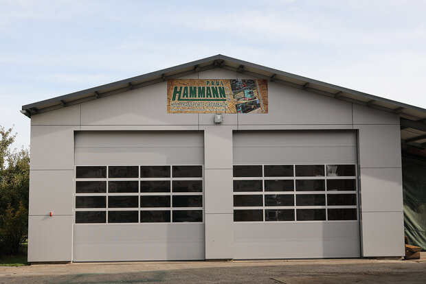 Fassadenverkleidung mit Aluverbundplatten verkleidet